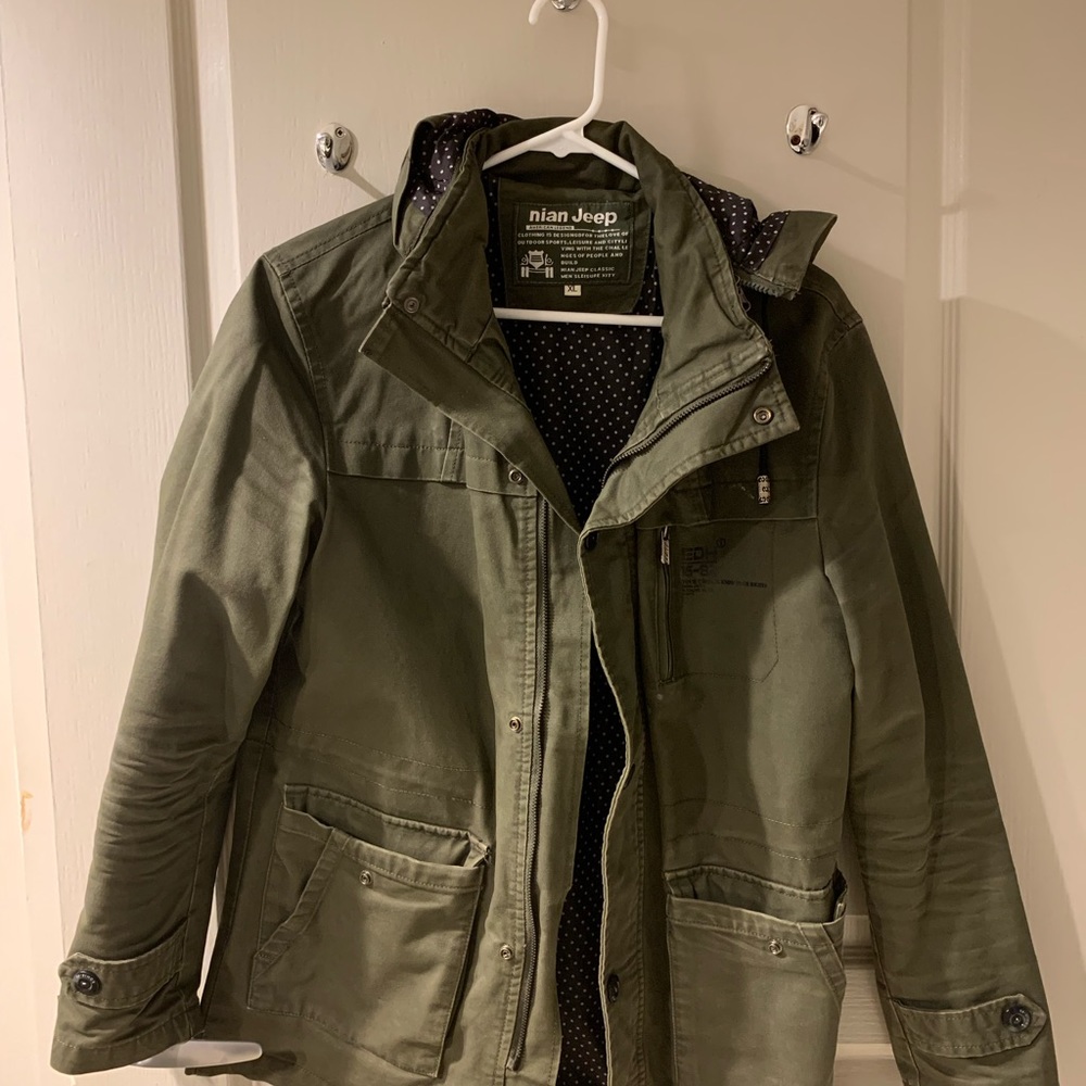 HengJia Men's Autumn Casual Jacket with hood. Army green color.